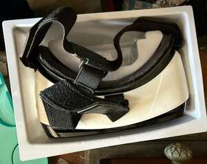 Samsung Gear VR Headset SM-R322 with Manual and Straps